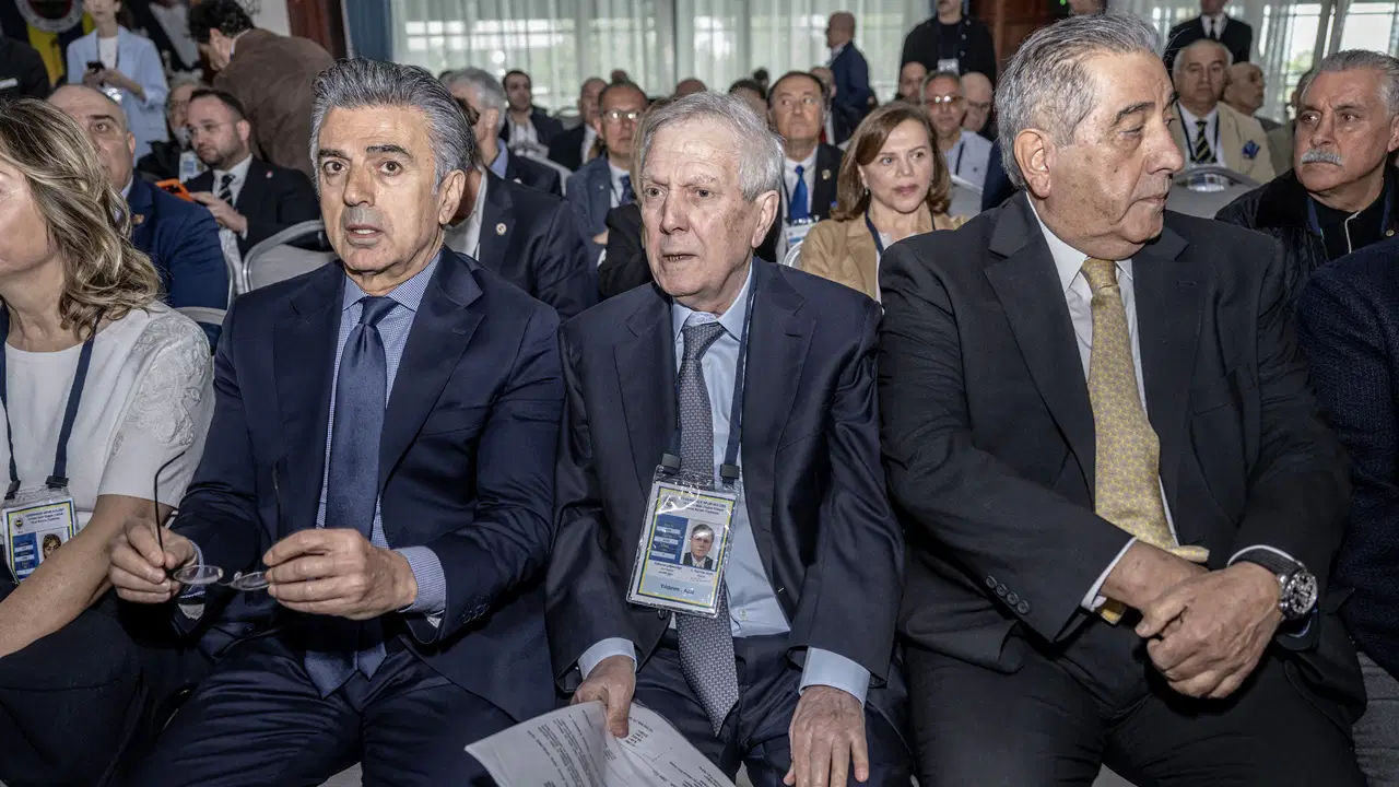 aziz-yildirimdan-flas-aciklama-fenerbahce-curumuslugun-icerisindedir-ve-arinmalidir-3MAGuzN6.jpg