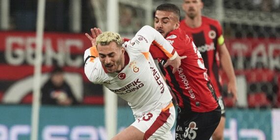 canli-galatasaray-deplasmanda-hata-yapmadi-zirvede-puan-farki-acildi-EBYyeSir.jpg