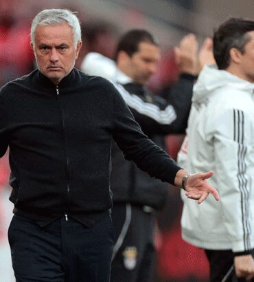 jose-mourinho-surprizi-geri-donuyor-489ezb71.jpg