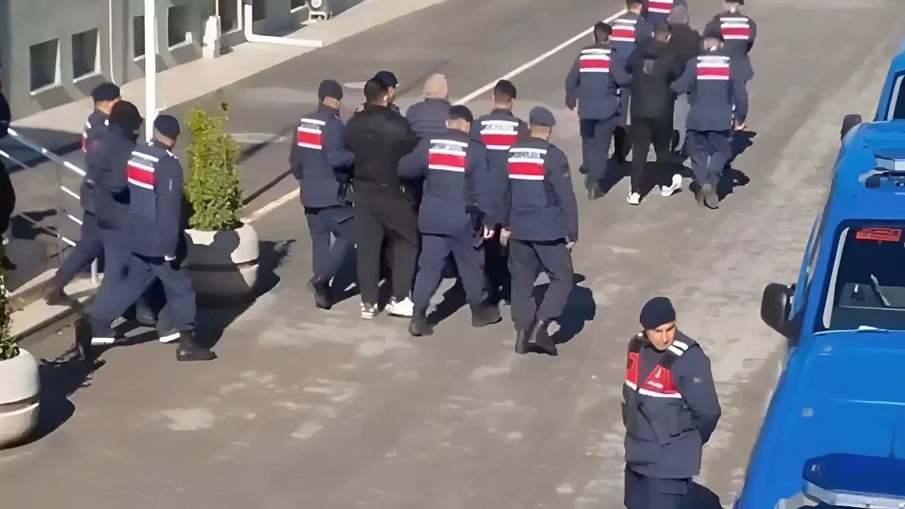 karaman-ve-tokatta-tefeci-operasyonu-25-supheli-tutuklandi-yC8veYhw.jpg