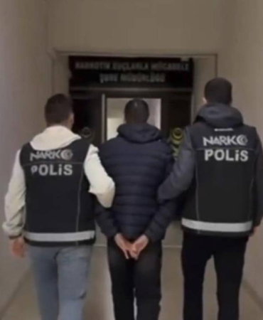 mide-ve-bagirsaklarinda-uyusturucu-tasidi-yakalanip-tutuklandi-PBue44YC.jpg