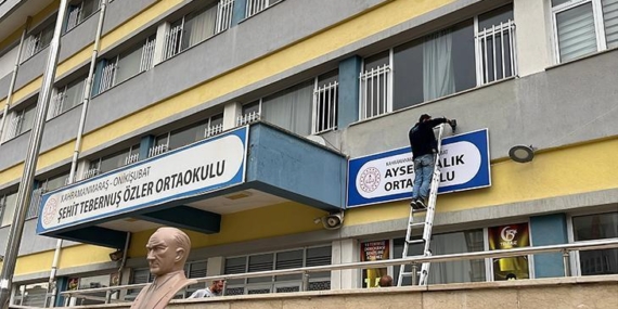 saldiri-sonrasi-yeni-karar-ayser-calik-ortaokulunun-tabelasi-yeni-binaya-asildi-TLj6vx5S.jpg