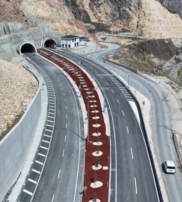 yeni-otoyol-ve-tunel-yarin-hizmete-giriyor-yol-muhleti-15-dakikaya-dusecek-Tqu81Vxt.jpg